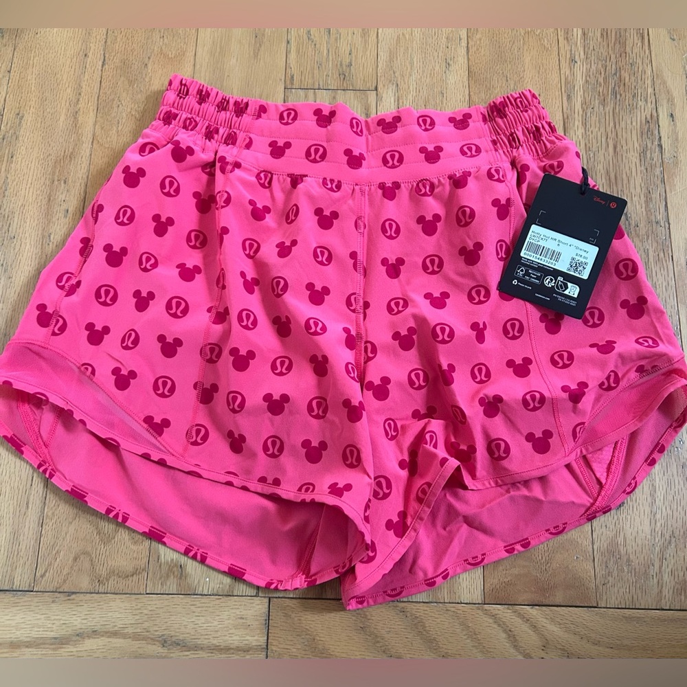 Lululemon x Disney NWT Hotty hot shorts size 6